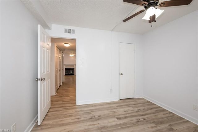 1446 Deerpond LN, Virginia Beach, VA 23464