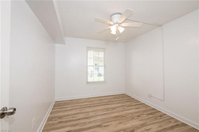 1446 Deerpond LN, Virginia Beach, VA 23464