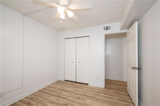 1446 Deerpond LN, Virginia Beach, VA 23464