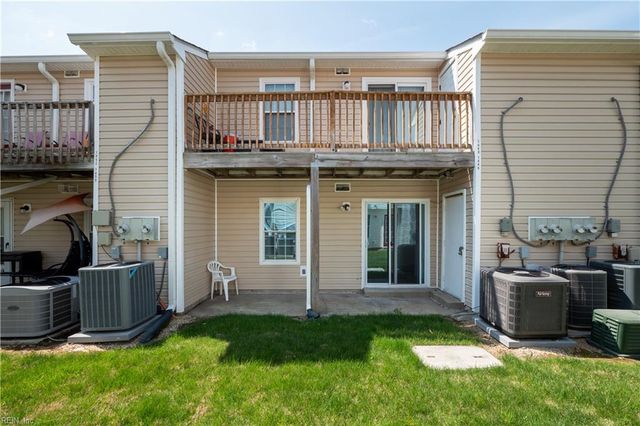 1446 Deerpond LN, Virginia Beach, VA 23464