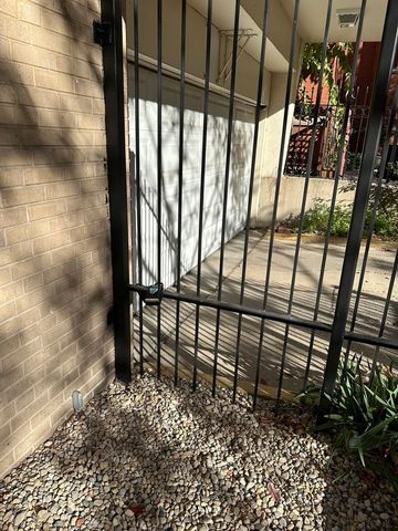 1060 W HOLLYWOOD Avenue 404, Chicago, IL 60660