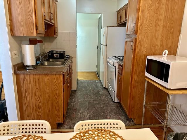 1060 W HOLLYWOOD Avenue 404, Chicago, IL 60660