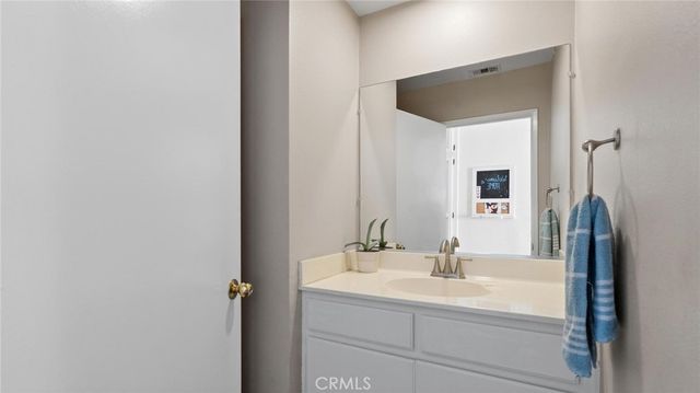 22905 Banyan 228, Saugus, CA 91390