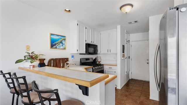 22905 Banyan 228, Saugus, CA 91390