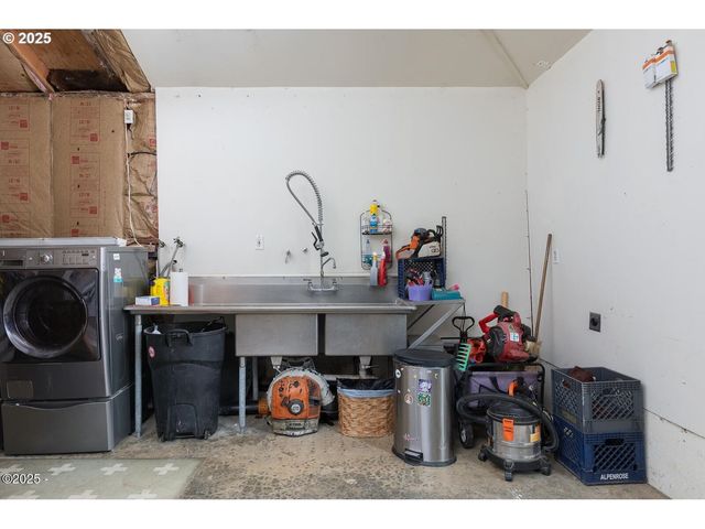 381 S ANDERSON CREEK Rd, Lincoln City, OR 97367