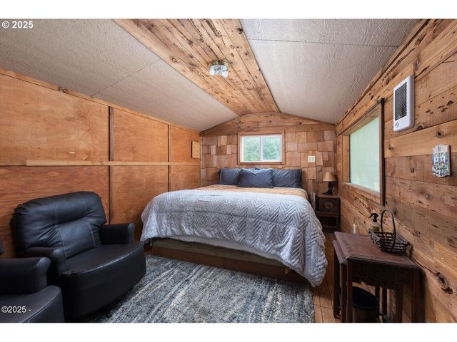 381 S ANDERSON CREEK Rd, Lincoln City, OR 97367