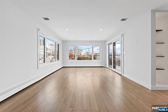 7 Sterling Place 1, Edgewater, NJ 07020