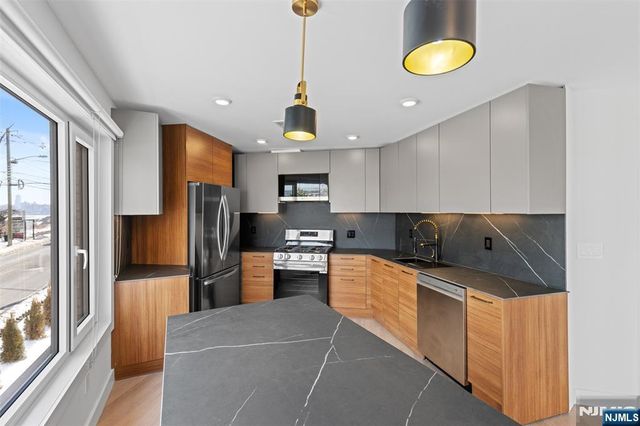 7 Sterling Place 1, Edgewater, NJ 07020