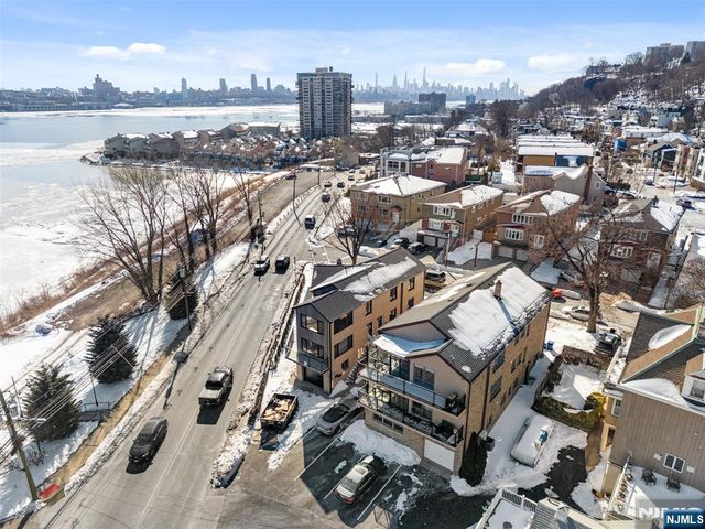 7 Sterling Place 1, Edgewater, NJ 07020