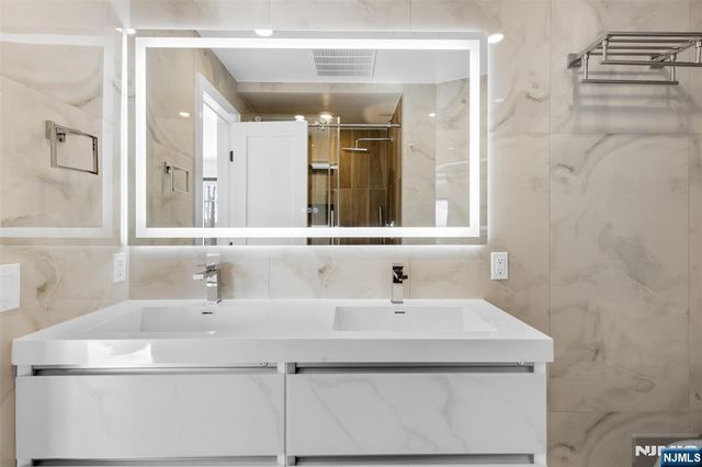 7 Sterling Place 1, Edgewater, NJ 07020