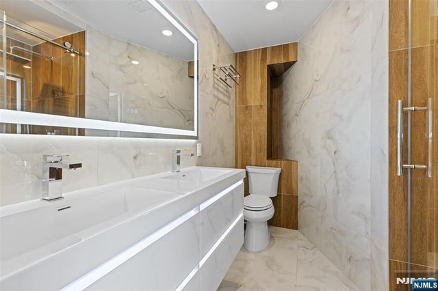 7 Sterling Place 1, Edgewater, NJ 07020