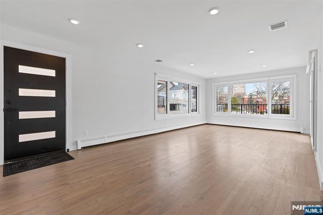 7 Sterling Place 1, Edgewater, NJ 07020