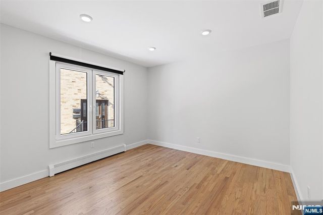 7 Sterling Place 1, Edgewater, NJ 07020