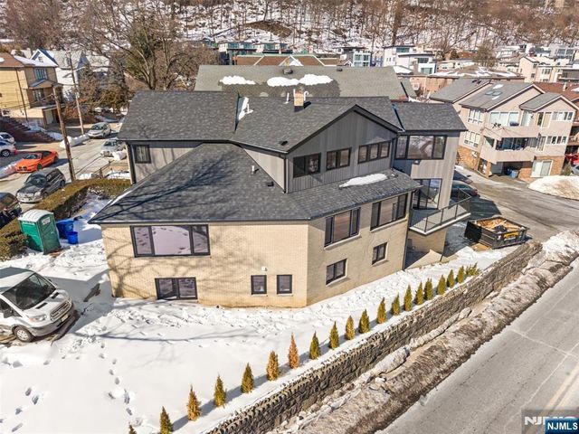 7 Sterling Place 1, Edgewater, NJ 07020