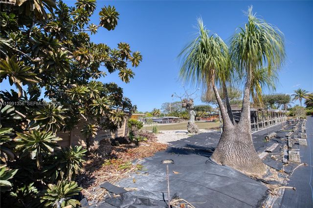 23550 SW 214th Pl, Homestead, FL 33031