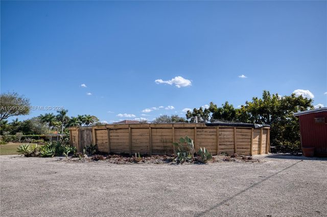 23550 SW 214th Pl, Homestead, FL 33031