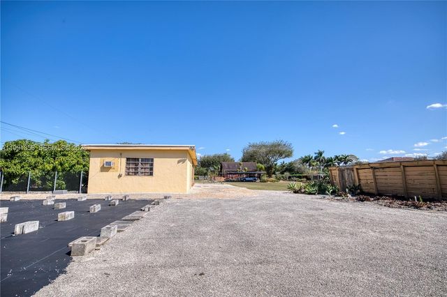 23550 SW 214th Pl, Homestead, FL 33031
