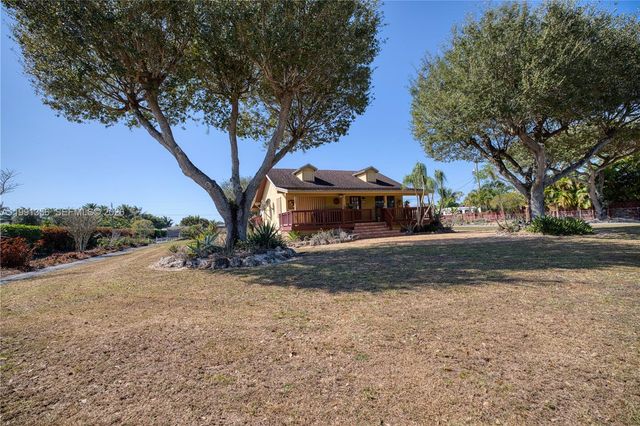 23550 SW 214th Pl, Homestead, FL 33031