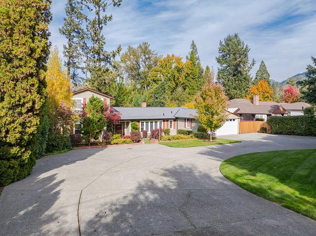 2250 Rogue River Highway, Grants Pass, OR 97527
