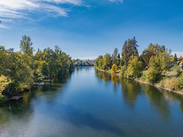 2250 Rogue River Highway, Grants Pass, OR 97527