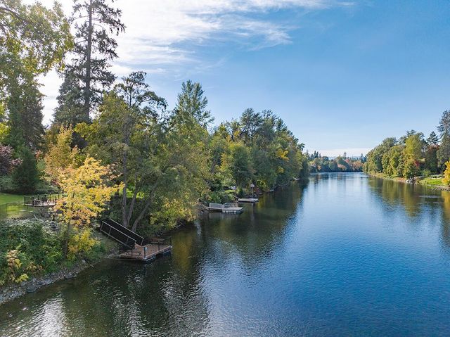 2250 Rogue River Highway, Grants Pass, OR 97527