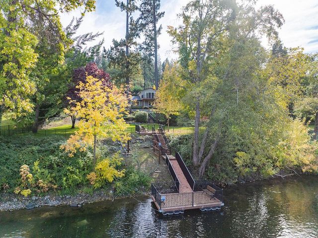 2250 Rogue River Highway, Grants Pass, OR 97527