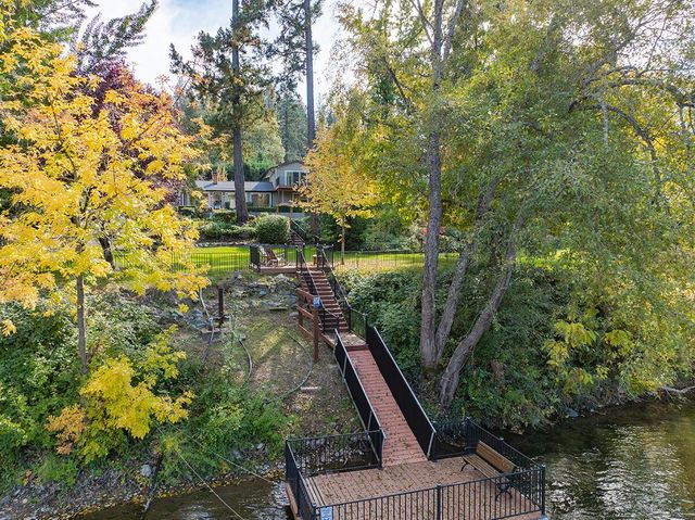2250 Rogue River Highway, Grants Pass, OR 97527