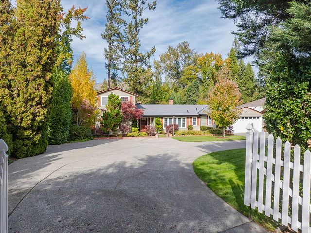 2250 Rogue River Highway, Grants Pass, OR 97527