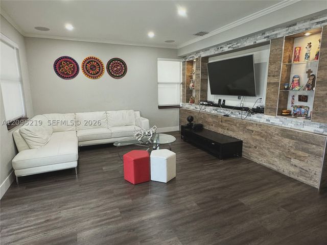 8818 W 33 RD Ave, Hialeah, FL 33018