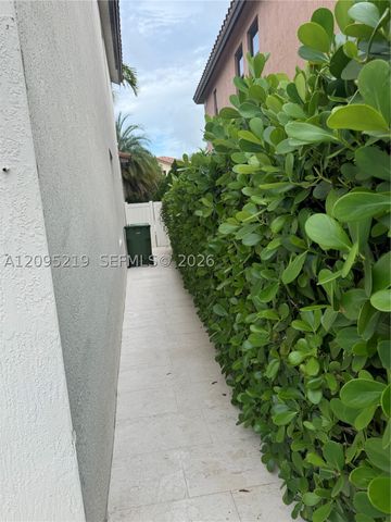 8818 W 33 RD Ave, Hialeah, FL 33018