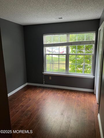 41 Des Moines Court, Tinton Falls, NJ 07712