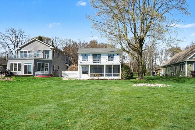 11987 W Indian Lake Drive, Vicksburg, MI 49097