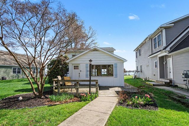 11987 W Indian Lake Drive, Vicksburg, MI 49097