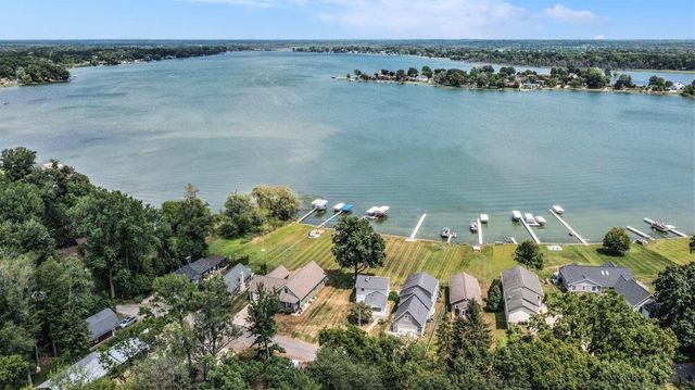 11987 W Indian Lake Drive, Vicksburg, MI 49097
