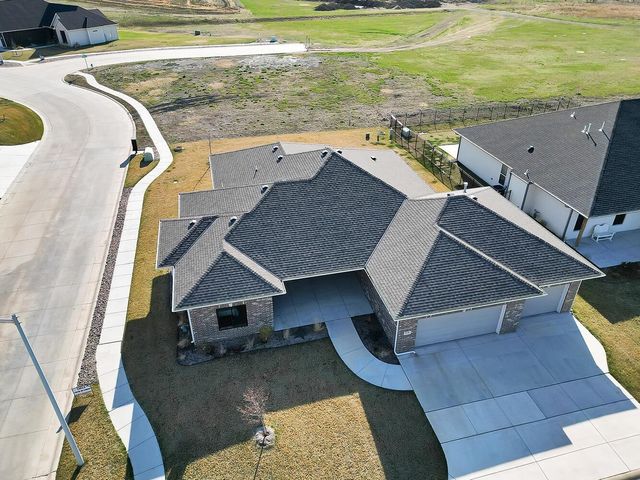 5146 N Lycee St, Bel Aire, KS 67226