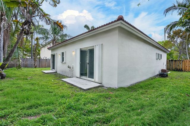 15521 SW 151st Ter, Miami, FL 33196