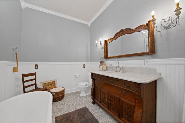 410 W Spring Street, Weatherford, TX 76086