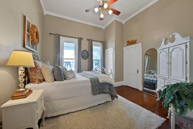 410 W Spring Street, Weatherford, TX 76086
