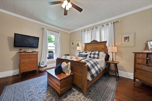 410 W Spring Street, Weatherford, TX 76086