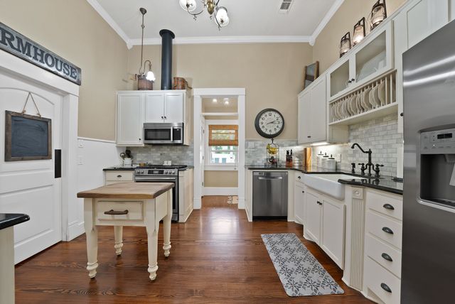 410 W Spring Street, Weatherford, TX 76086
