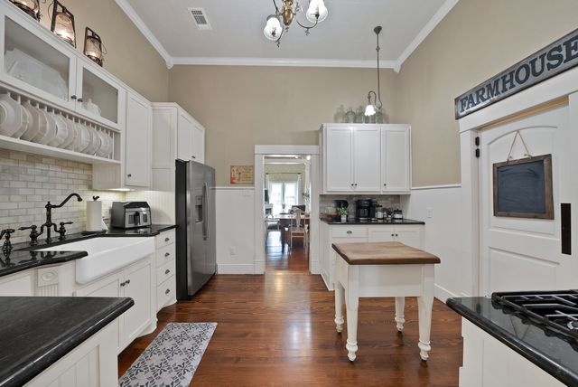 410 W Spring Street, Weatherford, TX 76086