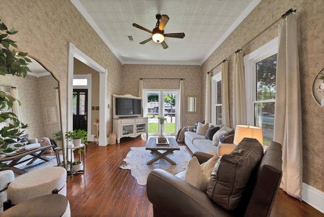 410 W Spring Street, Weatherford, TX 76086