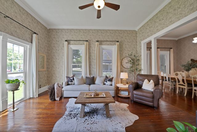 410 W Spring Street, Weatherford, TX 76086