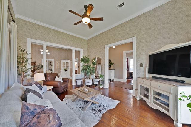 410 W Spring Street, Weatherford, TX 76086