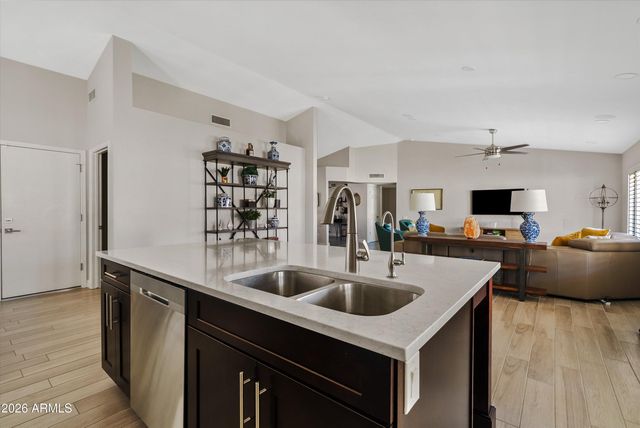 9032 E SUTTON Drive, Scottsdale, AZ 85260