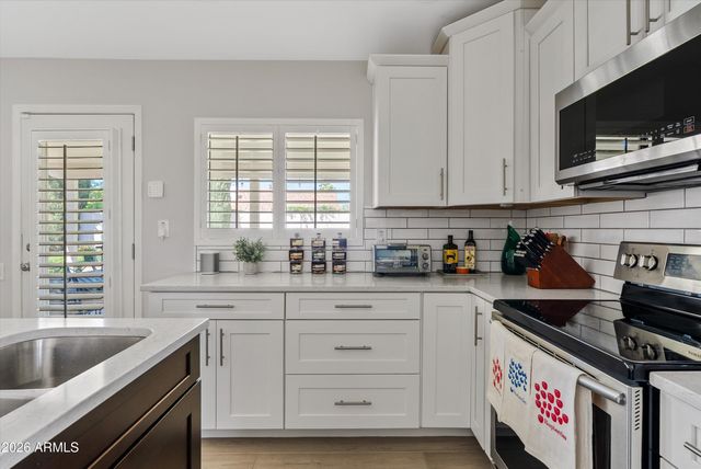 9032 E SUTTON Drive, Scottsdale, AZ 85260