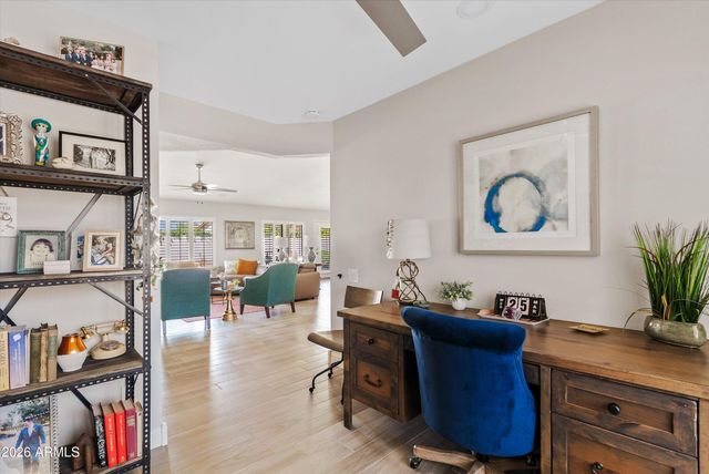 9032 E SUTTON Drive, Scottsdale, AZ 85260