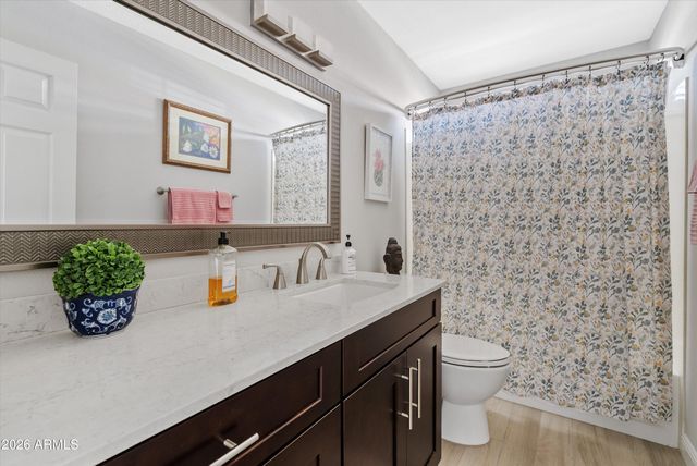 9032 E SUTTON Drive, Scottsdale, AZ 85260