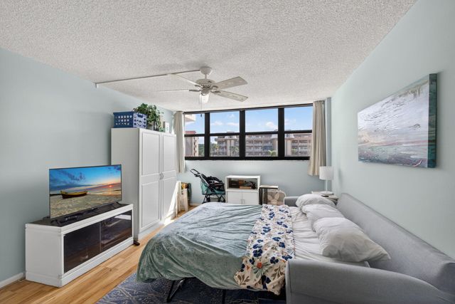 336 Golfview Road 207, North Palm Beach, FL 33408