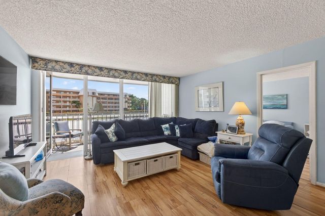 336 Golfview Road 207, North Palm Beach, FL 33408